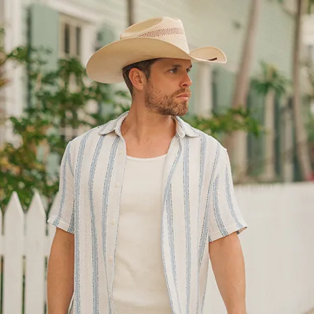 Dustin Lynch w-Deltona | Blue Gate Theatre | Shipshewana, Indiana